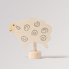 Steckfigur stehendes Schaf aus Holz von Grimms als Deko für Geburtstagsringe