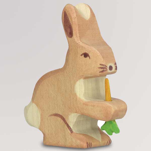 Holzfigur Hase mit Karotte von Holztiger