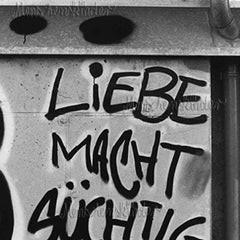 Postkarte - Liebe macht süchtig von Huraxdax