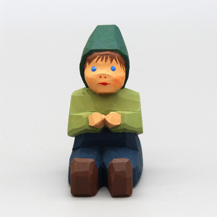 Bub, sitzend von Lotte Sievers-Hahn