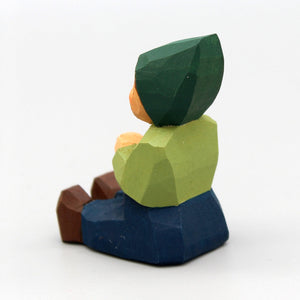 Bub, sitzend von Lotte Sievers-Hahn