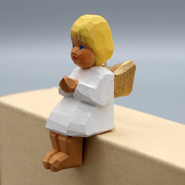 Engel, sitzend, blond von Lotte Sievers-Hahn