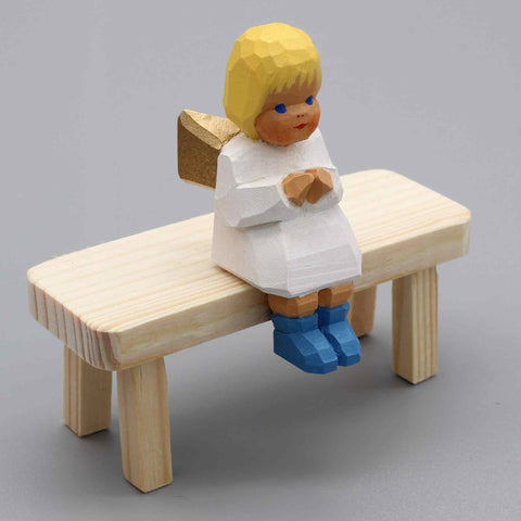 Engel, sitzend, blond, mit Söckchen von Lotte Sievers-Hahn