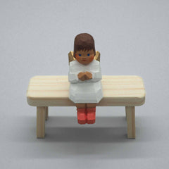 Engel, sitzend, braun mit Söckchen von Lotte Sievers-Hahn