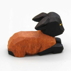 Lamm, dunkel, liegend von Lotte Sievers-Hahn