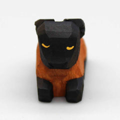 Lamm, dunkel, liegend von Lotte Sievers-Hahn