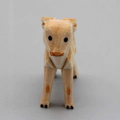 Lamm, hell, stehend von Lotte Sievers-Hahn