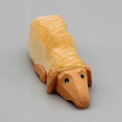 Schaf, hell, flach liegend von Lotte Sievers-Hahn