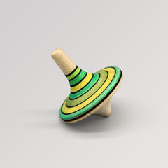 Kreisel Rallye Gras aus Holz von Mader Kreiselmanufaktur