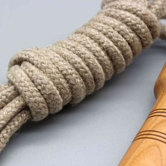 Hüpfseil mit handgedrehtem Holzgriff Kirsche natur bis 1,60m von Mader