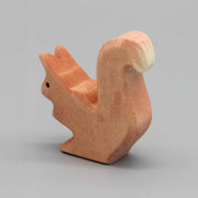 Eichhörnchen sitzend von Ostheimer