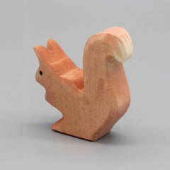 Eichhörnchen sitzend von Ostheimer