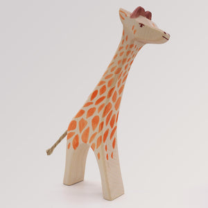 Giraffe groß laufend von Ostheimer