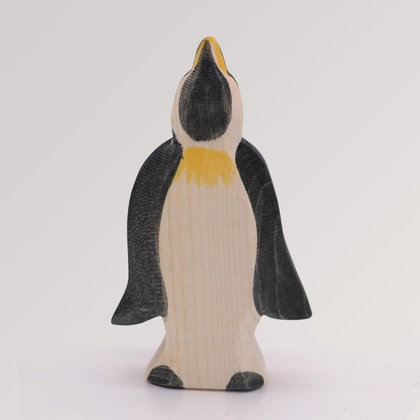 Pinguin von vorne von Ostheimer